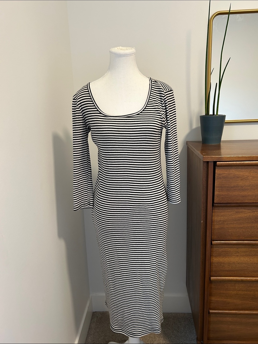 Striped Scoop Neck Black and White Midi Dress